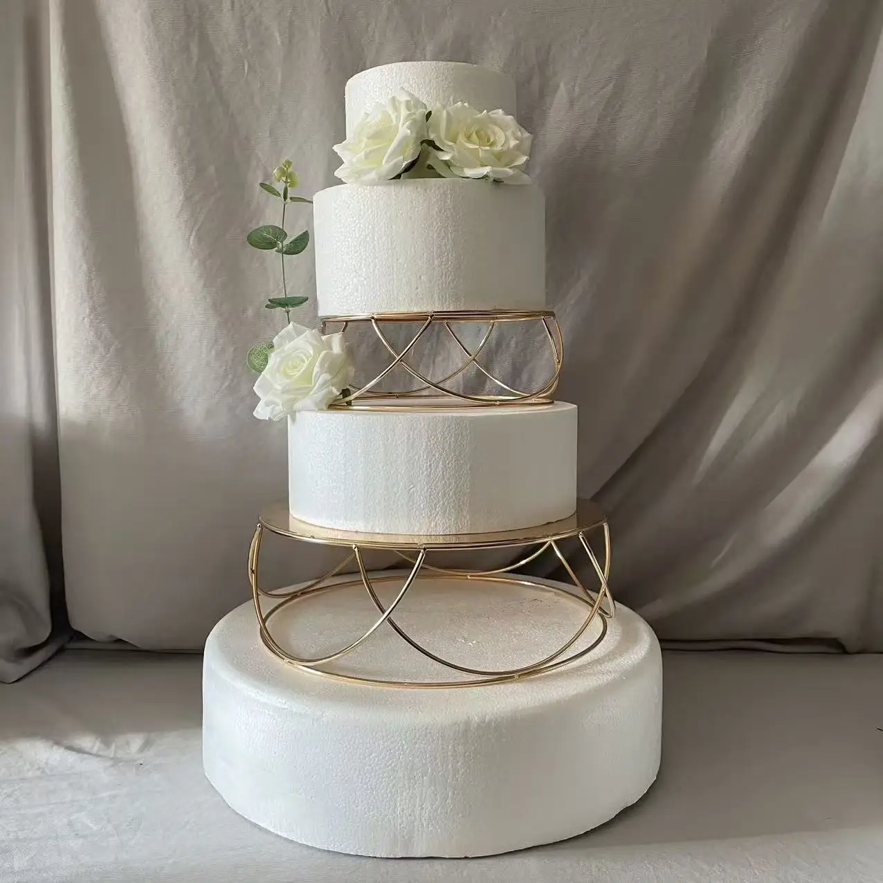 2Pcs Set Gold Metal Cake Stand Wedding Cake Riser Hollow Geometric Cupcake Display Rack Birthday Party Dessert Table Decor