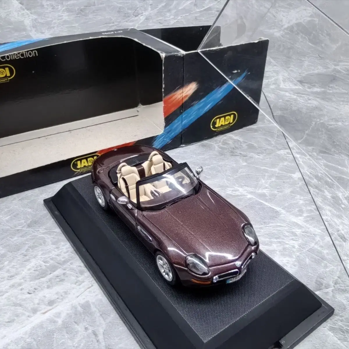 Jadi 1/43 BMW Z8 Alloy Convertible Model, with Its Own Roof and No Tight Fit