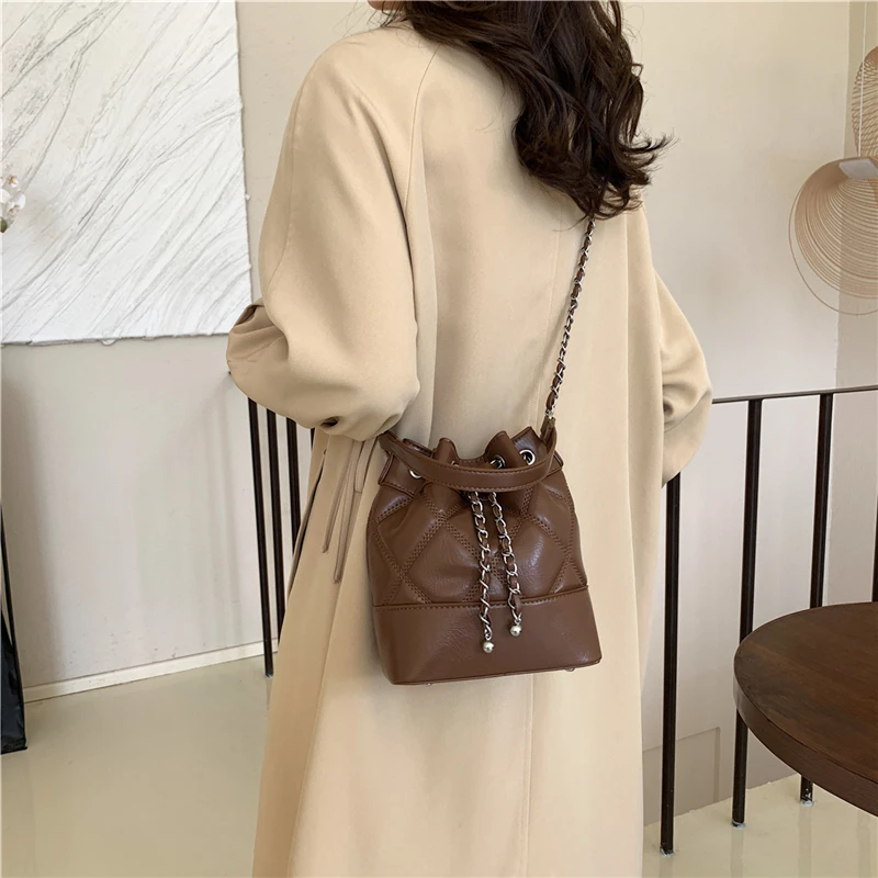 Car sewing bucket bag women\'s shoulder bag solid color mother bag large capacity 2024 new fashion popular women\'s bag