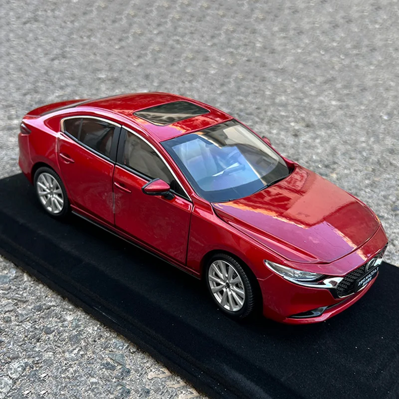 Diecast Alloy 1:18 Scale Mazda 3 Axela Cars Model Red Adult Nostalgia Classics Collection Toys Souvenir Gifts Static Display