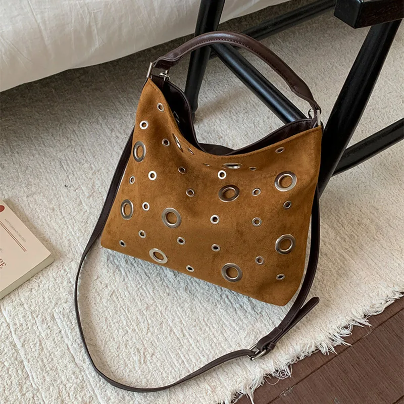 

Модная женская большая сумка с полыми заклепками, сумка через плечо с регулируемым плечевым ремнем, сумка-ведро, сумка на молнии, кошелек, крутая мотоциклетная сумка