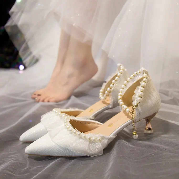 Weiße Hochzeitsschuhe für Damen 2026 Sommer Luxus Seide Perlen Knöchelriemen High Heels Pumps Spitze Damenschuhe mit Absatz – Detail 30