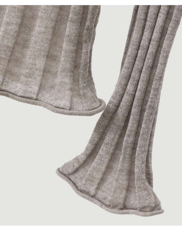 BD3621695 Damen Rollkragenpullover aus Lurex-Wollmischung mit breiten Rippen, langen Ärmeln und Wellensaum, dezenter Luxus für den frühen Herbst. – Detail 20