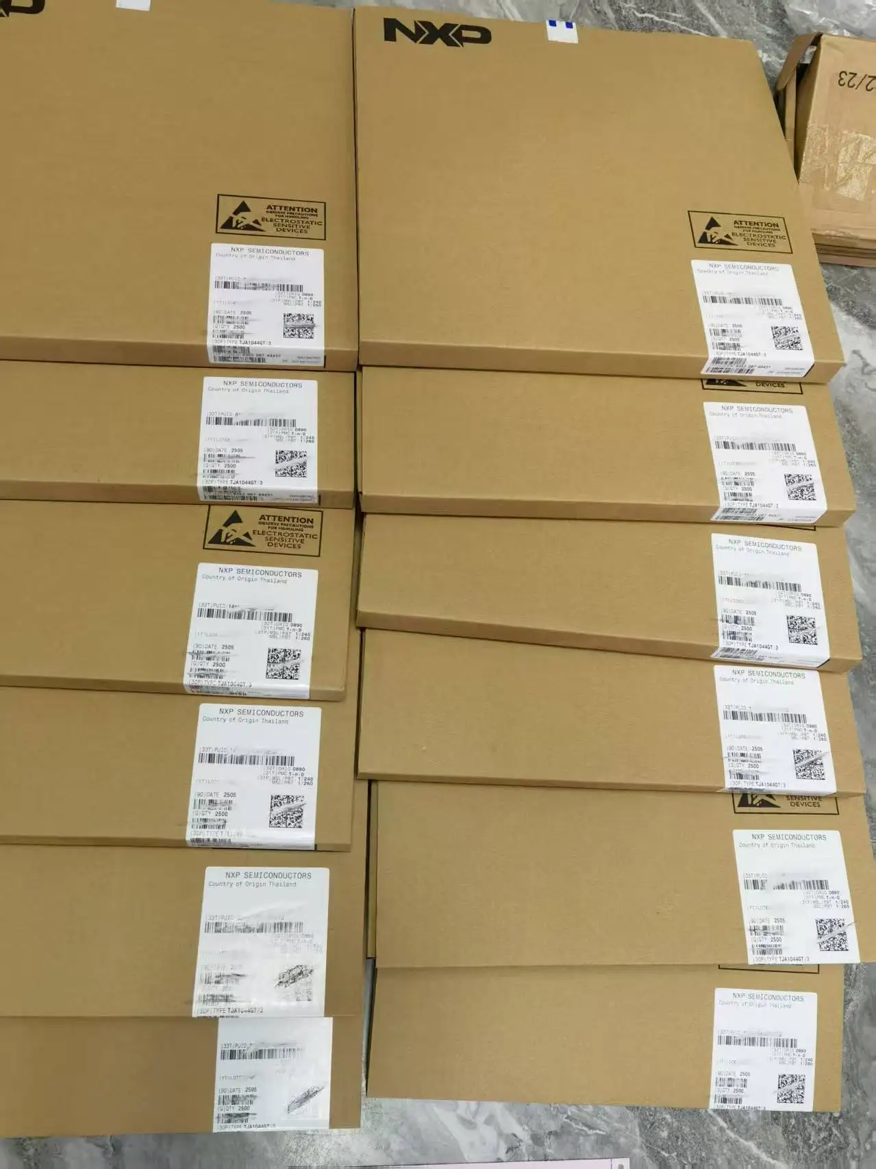 10/قطعة الحد الأدنى للطلب TJA1044GT/3Z TJA1044T/1Z TJA1044T/1 جهاز الإرسال والاستقبال (CAN) العلامة التجارية الجديدة الأصلية