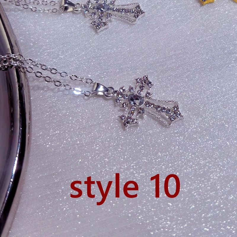 Collana con croce di cristallo stile Y2K per donna uomo Collana con ciondolo croce hip-hop punk gotico Collana con catena elegante lucida 36 Collana con croce di cristallo stile Y2K per donna uomo Collana con ciondolo croce hip-hop punk gotico Collana con catena elegante lucida 36