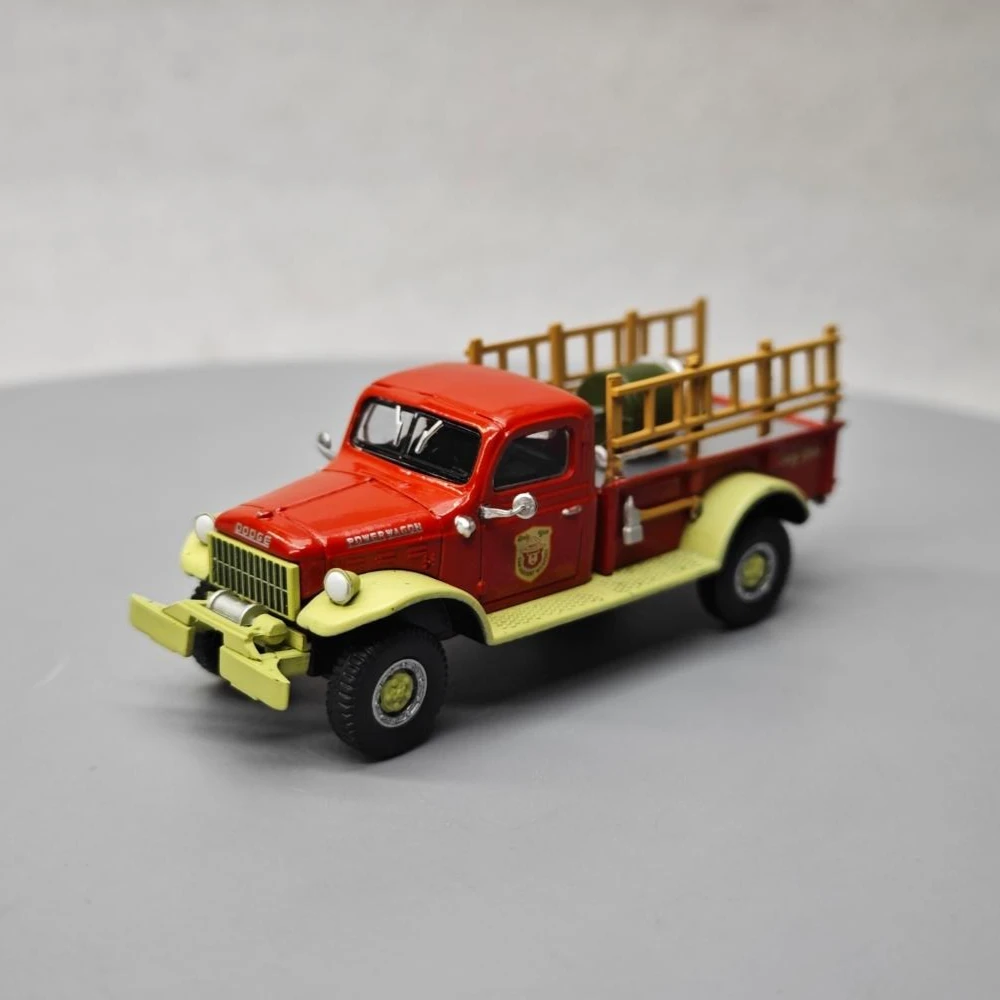 

1:64 1946 Dodge Power Wagon Fire Truck High Simulation Alloy Car Model Collectible Toy Gift Souvenir Display Ornament