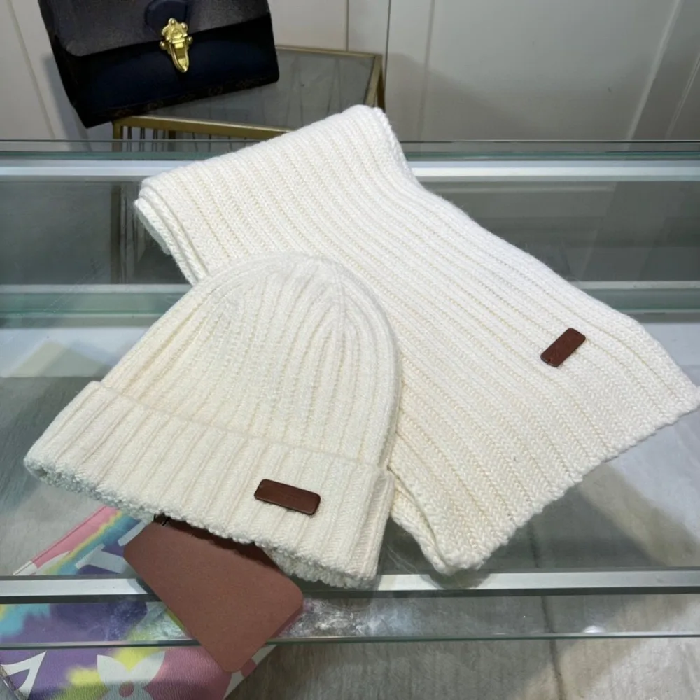 Luxury Master Hand-knitted Wool Scarf Hat Two-piece Set Women's Winter New All-match High-end Gift Warm Couple Neck Scarf
