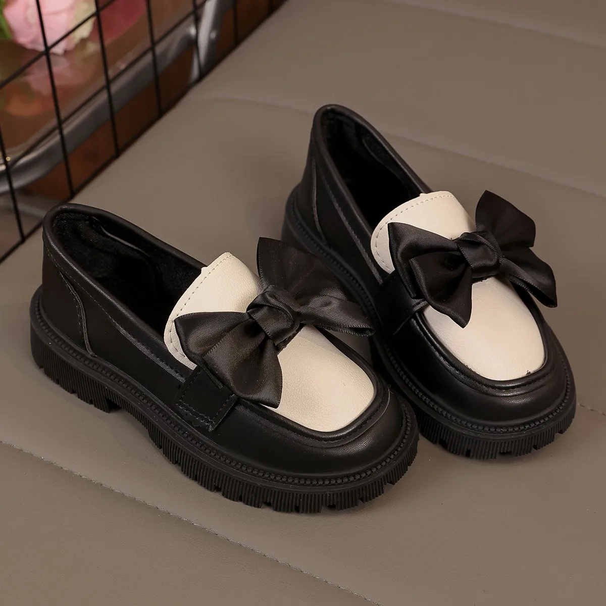 

Girls Princess Shoes with Big Bows Kids Leather Shoes Round Toes Capped 2025 Autumn Children Casual Flats Soft Bottom Slip-on