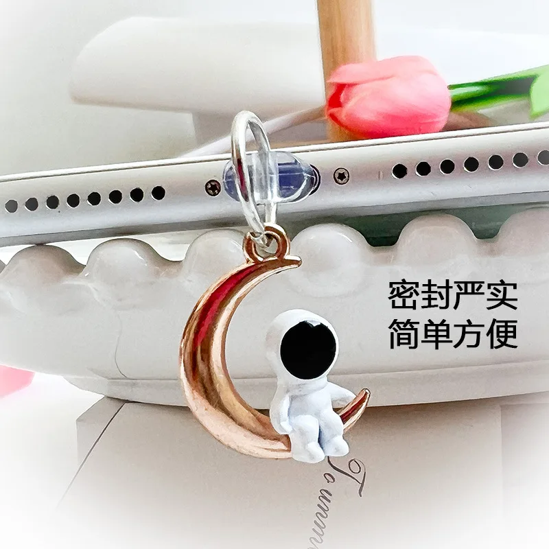 Astronaut Dust Plug Charm Cute Charge Port Anti Dust Plug Kawaii Usb Type C Plug For iPhone Earphone Jack Stopper Cap Pendant