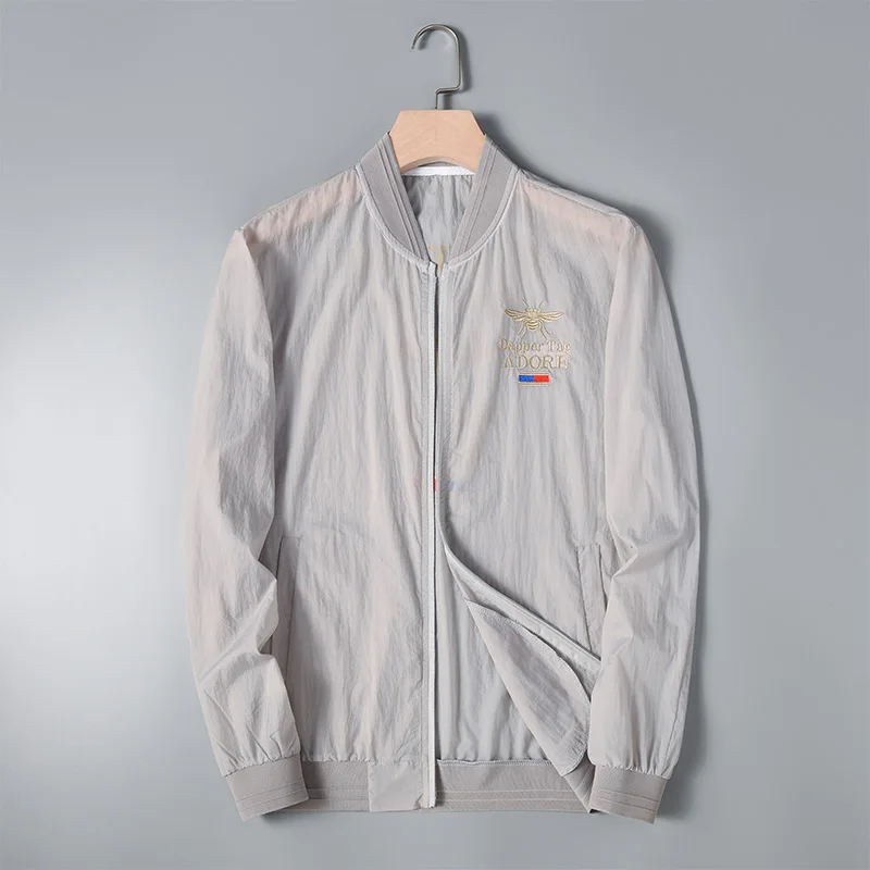 メンズ夏の新作通気性アイスシルク薄手日焼け防止服フィッシングジャケット軽量ファッショナブルな都会的なクールスタイルロン