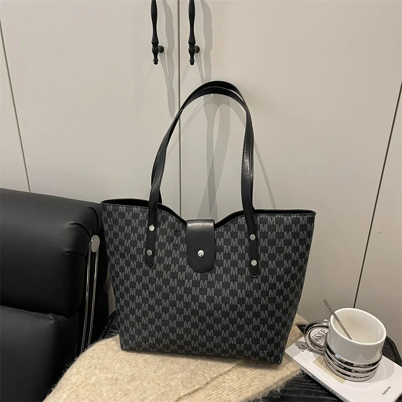 

2025 Spacious Underarm Bag, Letter Print Shoulder Purse for Women, Casual Crossbody Tote, Minimalist Day-to-Night Bag, Textured