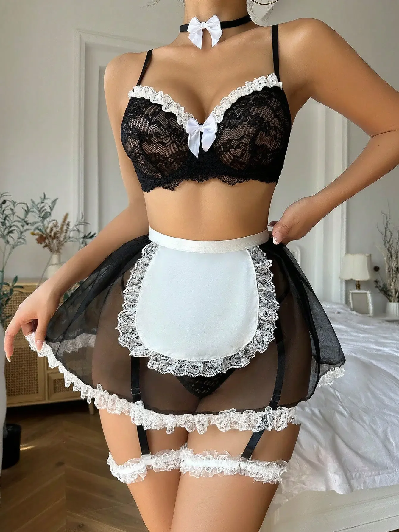   خادمة الملابس الداخلية مثير الملابس المثيرة يتوهم الدانتيل Bowknot البرازيلي كيت رفع بقماش شفاف تنورة انظر من خلال سيسي الحميمة