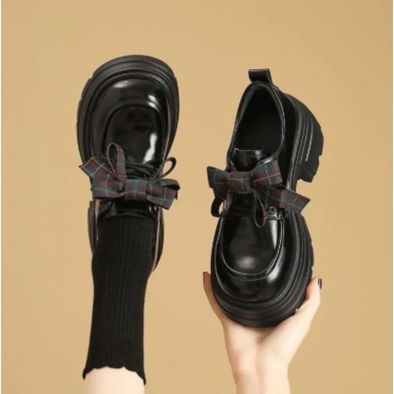 Preppy Damen Chunky Platform Mary Janes mit abnehmbarer karierten Schleife, glänzend schwarz, dicke Sohle, JK Uniform Party Walkingschuhe – Detail 1