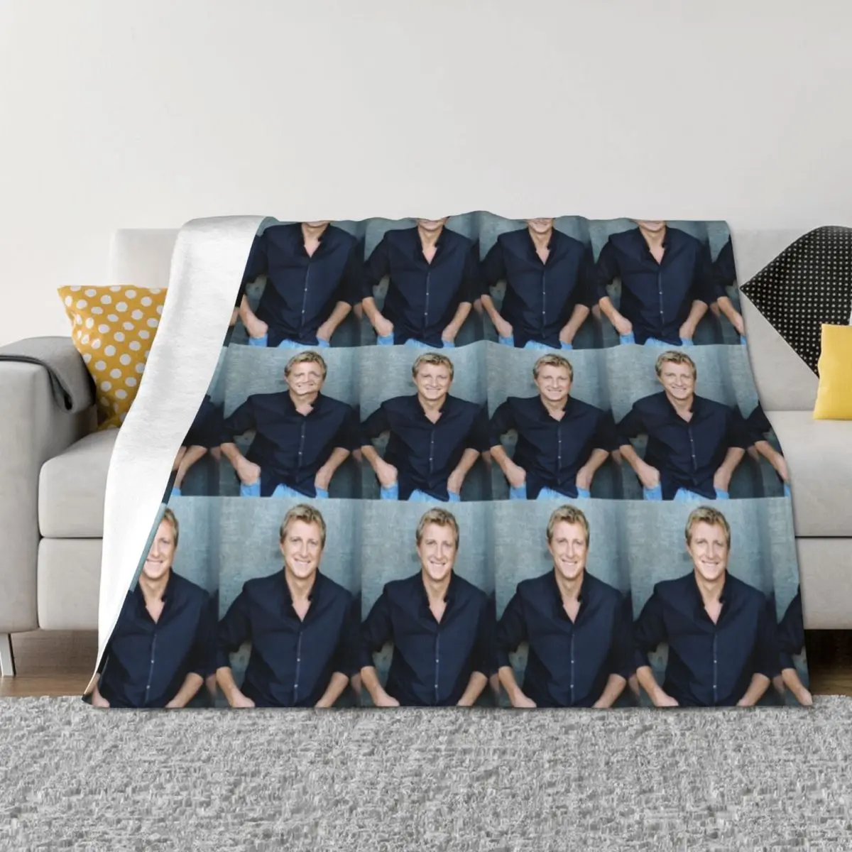 

William Zabka (Johnny Lawrence Cobra Kai) Throw Blanket Cute Luxury St Decorative Sofas Luxury Blankets