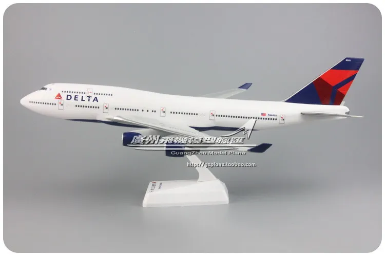 1:200  Delta Airlines 36cm DELTA Boeing 747-400 Plastic Assembly Simulation Aircraft Model for Plane Collector