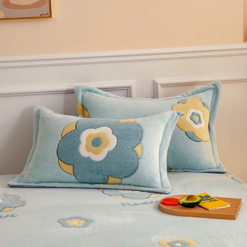 Multi-gauge Cartoon Printed Plush Pillowcase, Rectangular Sleeping Pillowcase, Warm Soft Flannel Pillowcase, Home Decor, Winter
