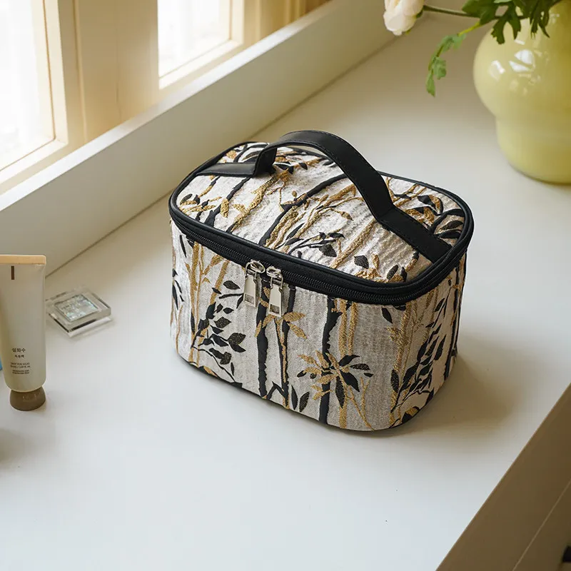 New Women's Makeup Bag Elegant Floral Embroidered Fabric Handbags Fashion Large Capacity Cosmetic Toilet Bags 2026 Trend