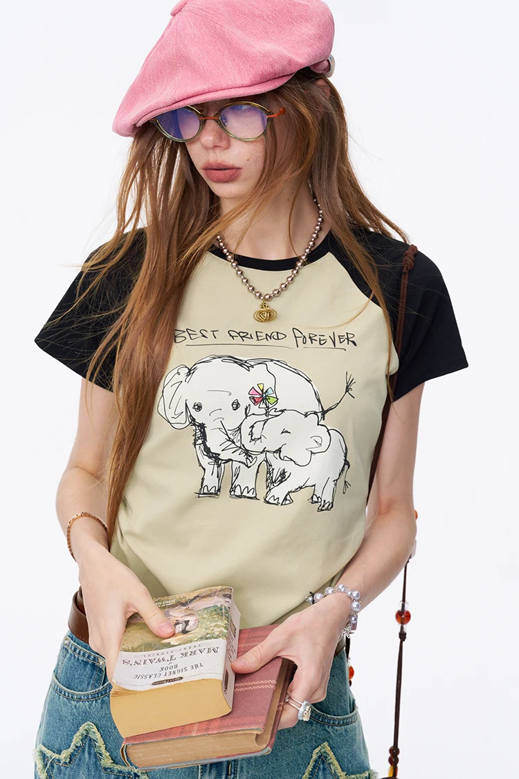 ELFSACK Women's Sweet Short Sleeve Graphic Tee with Cute Print, T-Shirt with Multiple Color Options, Loose Casual Autumn Top