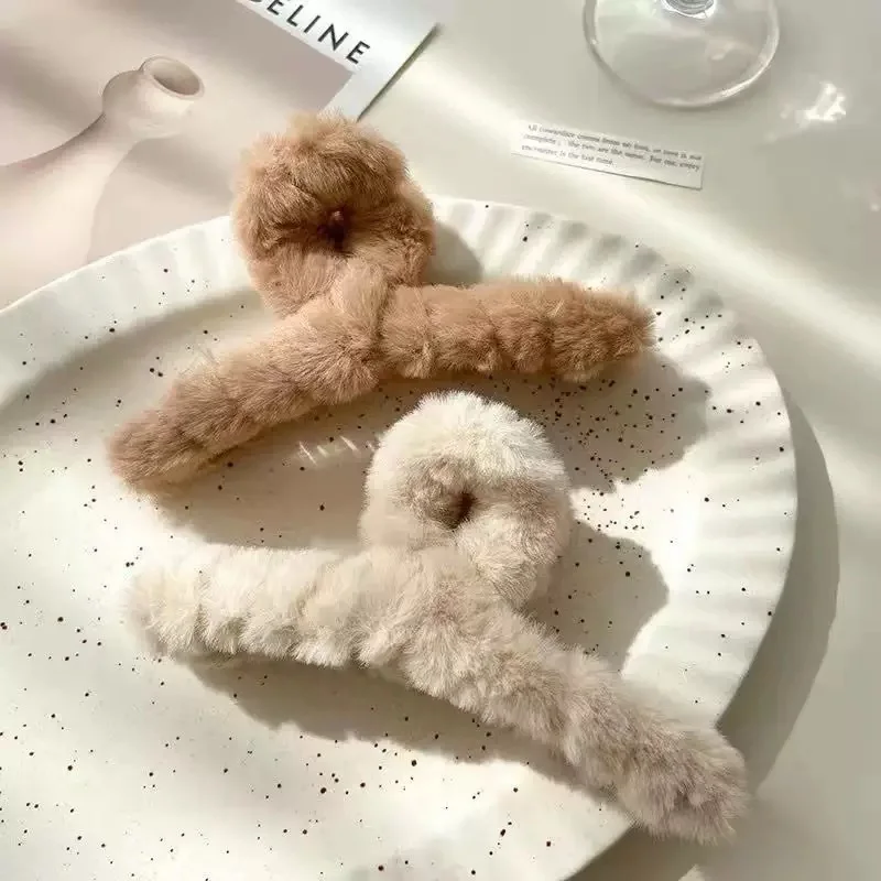 Plüsch-Haarspange für Herbst und Winter: Hai-Clip für den Hinterkopf, Dutt, hochwertiger pelziger Haarschmuck für Frauen – Detail 6