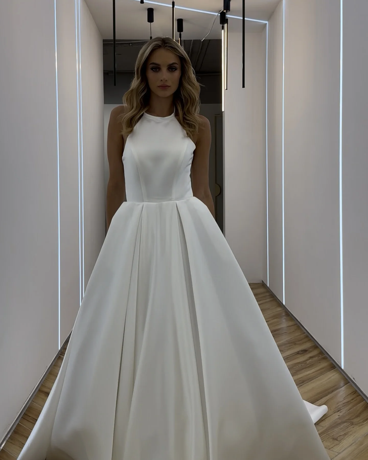 High Quality Halter Satin A Line Wedding Dresses Backless Sweep Train Custom Made Bridal Grown 2025 Vestido De Noival