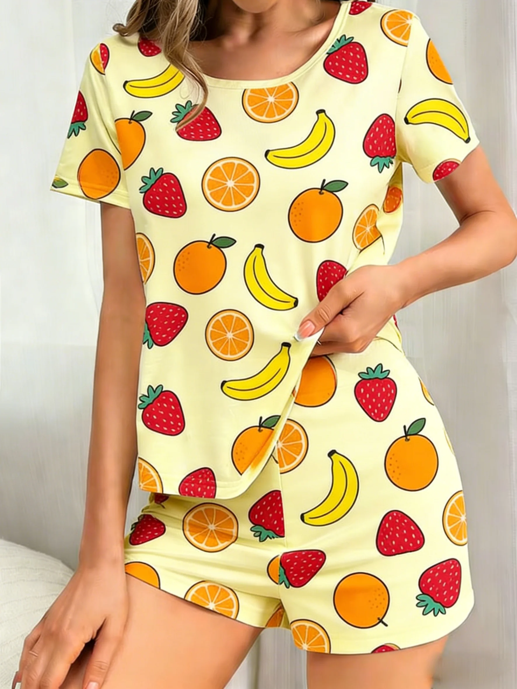 

Женский пижамный комплект с короткими рукавами и фруктовым принтом