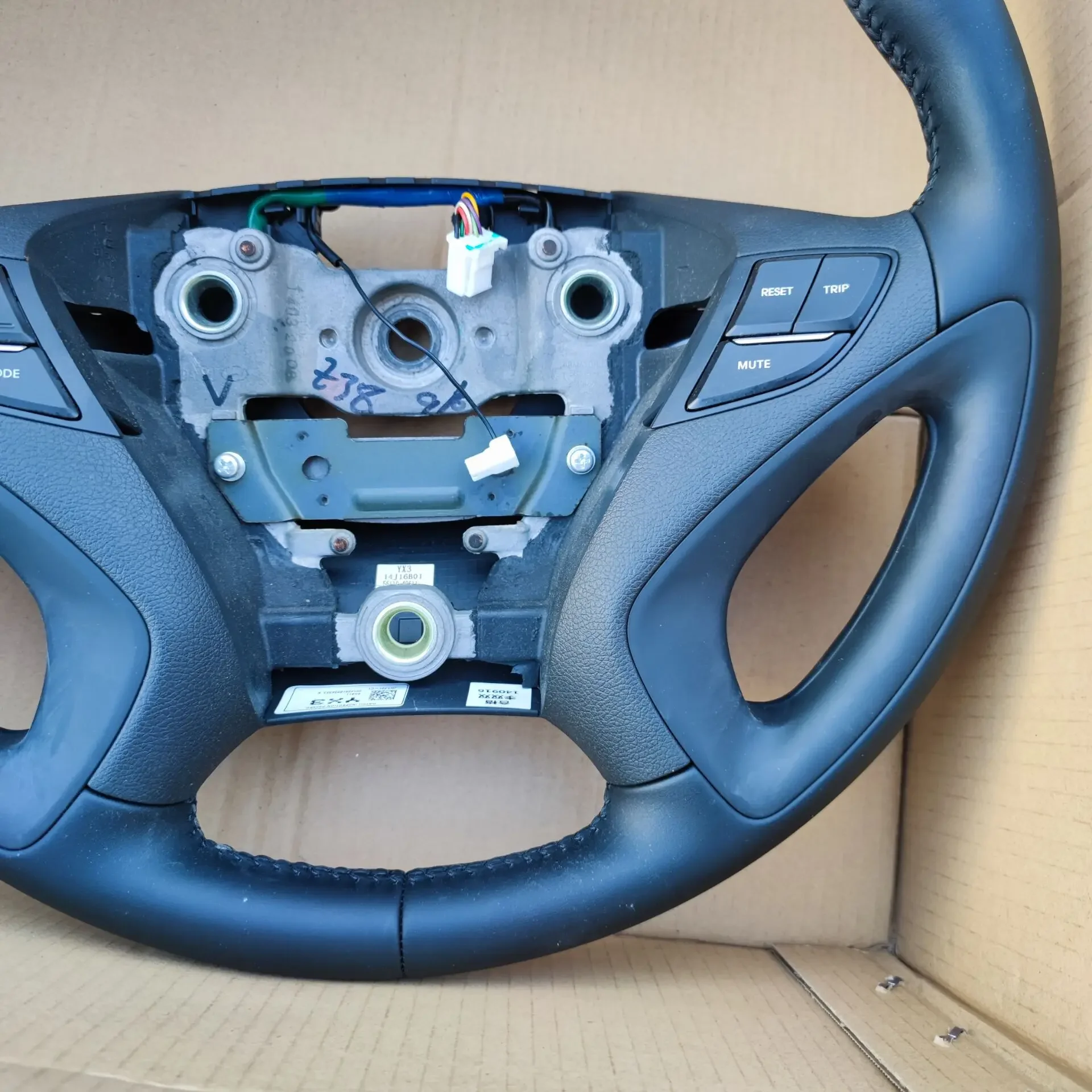 1Pc for Hyundai Sonata 8 8 generation  leather steering wheel assembly with fixed speed cruise new