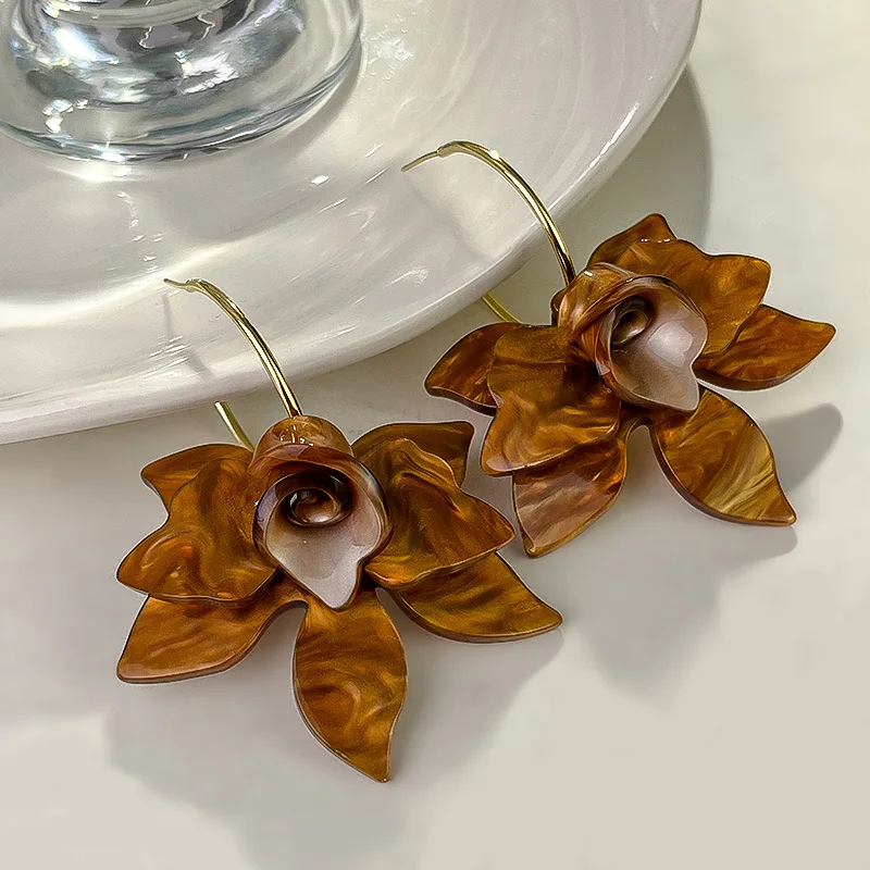 

Kshmir Metal C-shaped Acrylic Flower Earrings for Women European And American Style Personality Vintage Jewelry Accessories