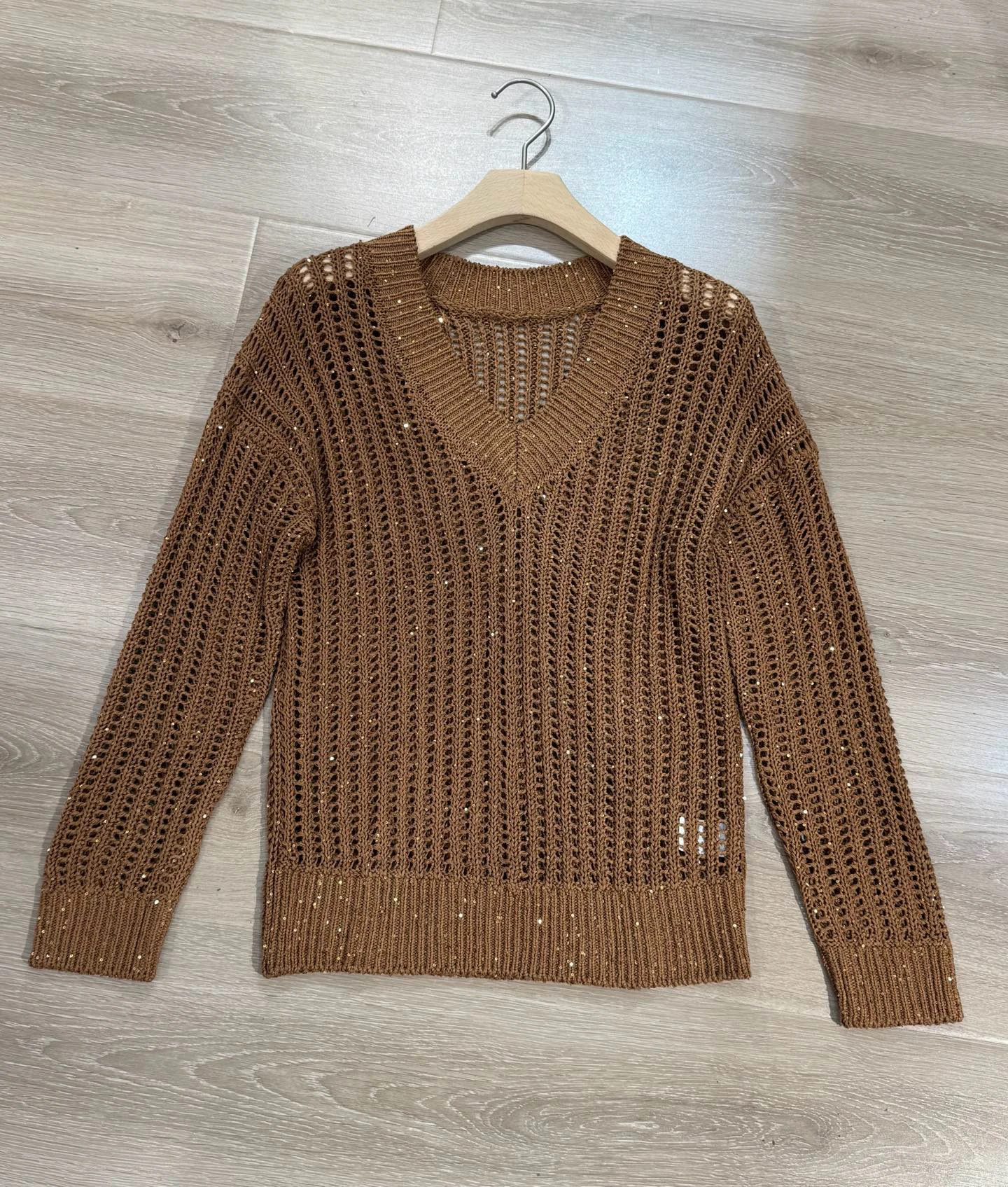 

2025 Spring And Summer New High Quality Fashion V-Neck Linen Silk Sweater Women