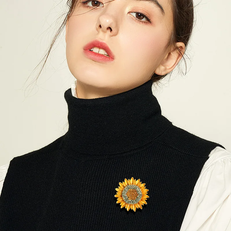 New Exquisite Rhinestone Sunflower Brooch Luxury Fashion Unisex Pin Badge DIY Clothes Bags Shoes Hat Scarf T-shirt Accessory
