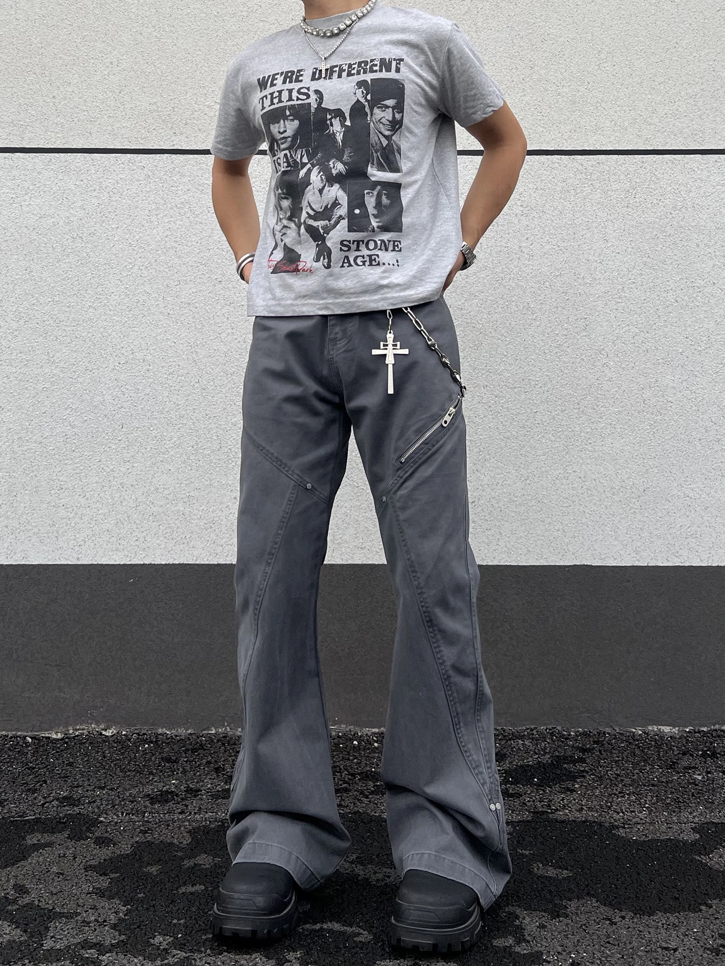 

Американские ретро-джинсы с деконструированным пэчворком и заклепками, свободные, слегка расклешенные, в стиле рабочей одежды, в духе High Street, с широкими штанинами