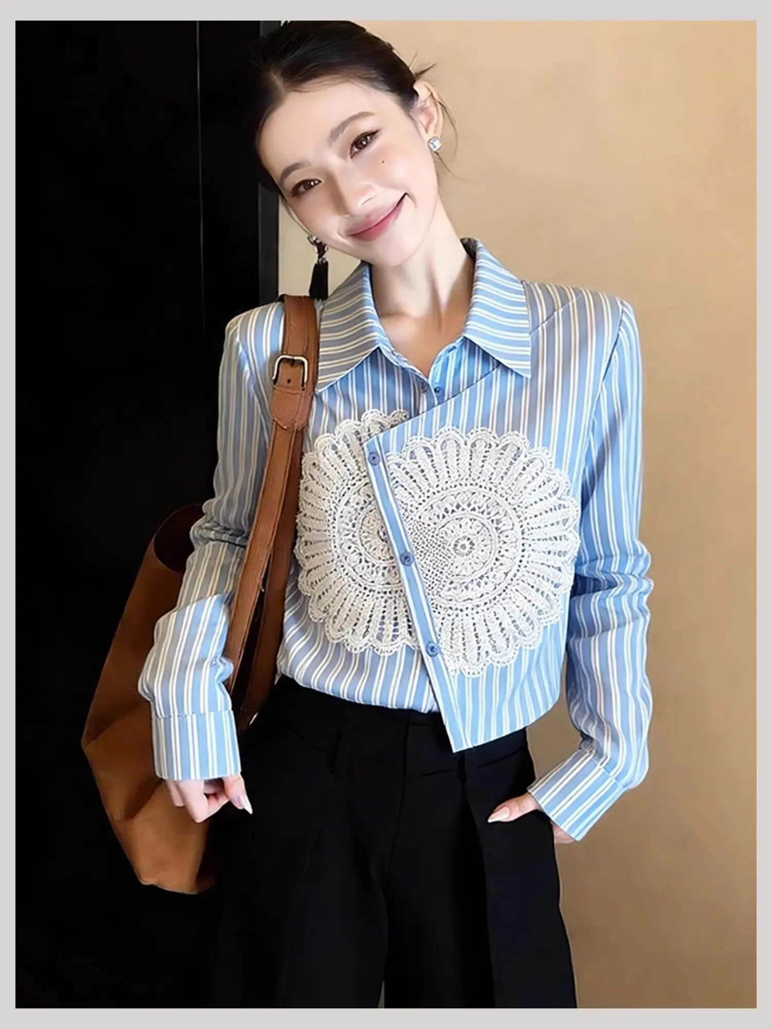 

French Petite Bourgeoisie Light Mature Unique Exquisite Top Light Luxury High-end Feeling Women Spring Blue Lace Patchwork Shirt