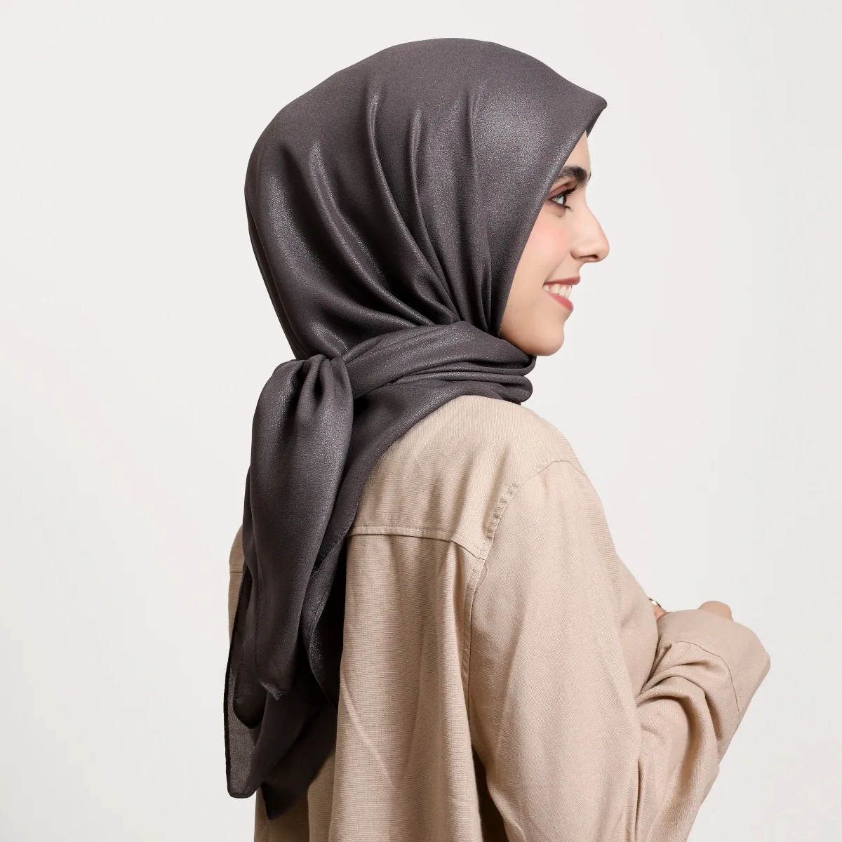 

Блестящий шифоновый квадратный шарф для женщин, галстук для волос, банданы, повязка на голову, женский платок, мусульманский хиджаб, магазины 110*110 см, исламская новинка