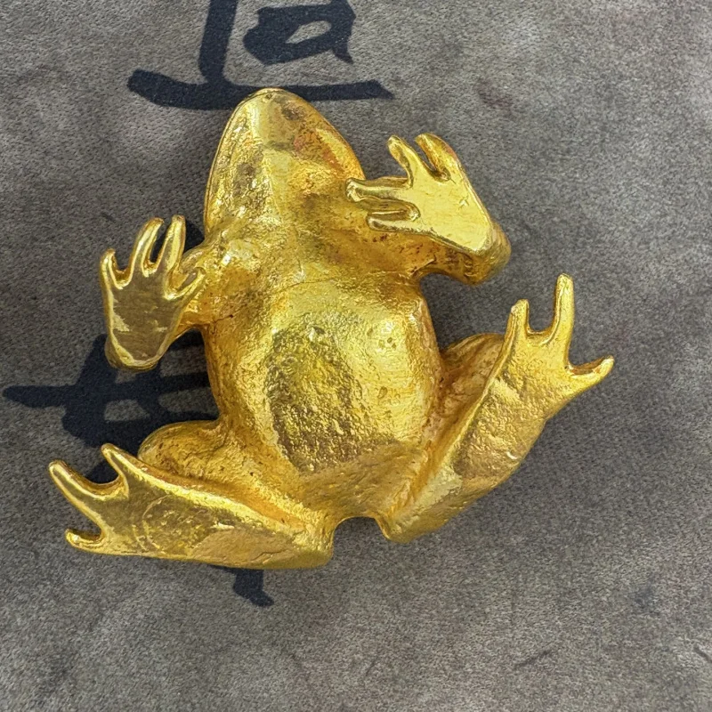 Copper crab ornament symbolizes wealth, brings fortune from all directions, a home and office decoration