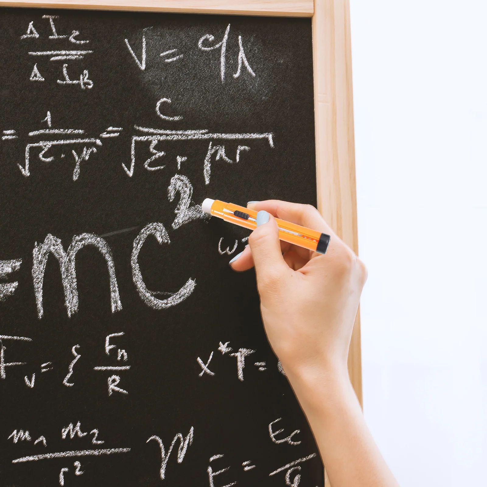 

6Pcs Chalk Holder Plastic Eco-Friendly Reusable Child Chalk Storage Clip for Classroom Writing Painting Activities Learning Tool