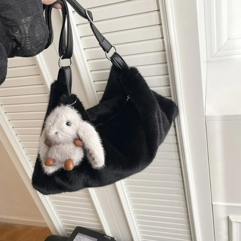 

Furry Causal and Versatile Crossbody Bag Women Fashion Shopping Shoulder Bag Ins Texture Simple Bucket Bag Daily Commute Tote