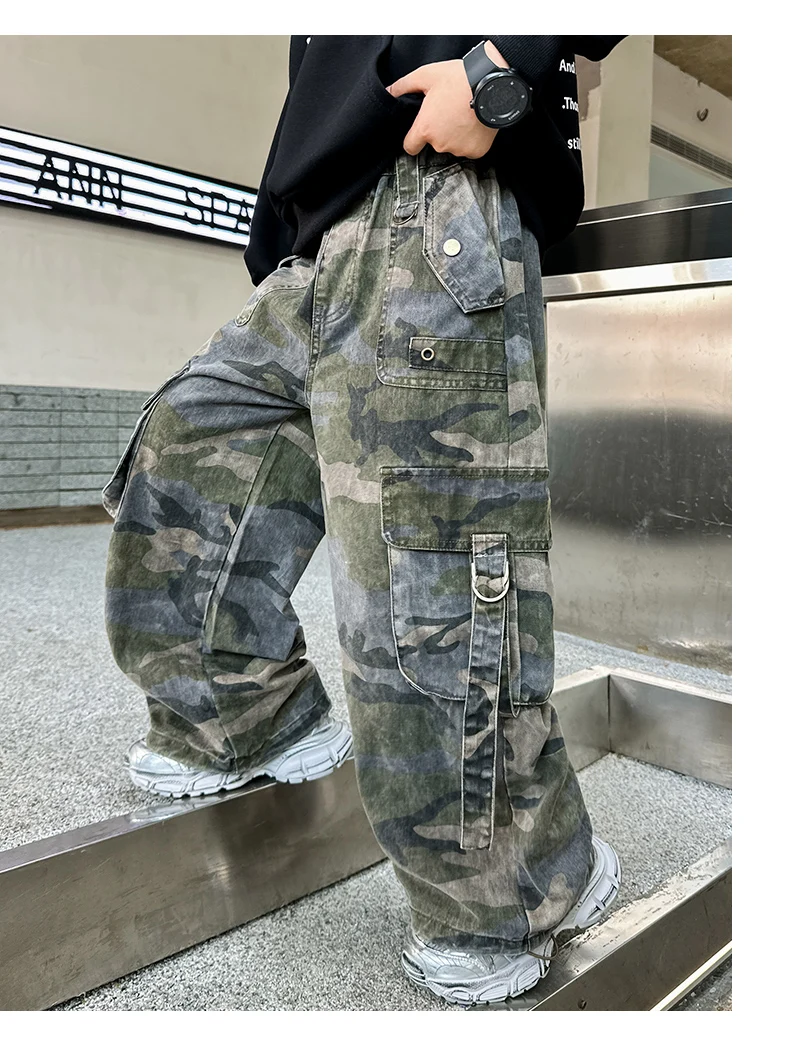 Neue stylische Herbst-Cargo-Hosen mit mehreren Taschen im Camouflage-Look für Teenager-Jungen, locker geschnittene, lässige Harajuku-Hip-Hop-Y2K-Hosen, Größe 5-14 Jahre. – Detail 8