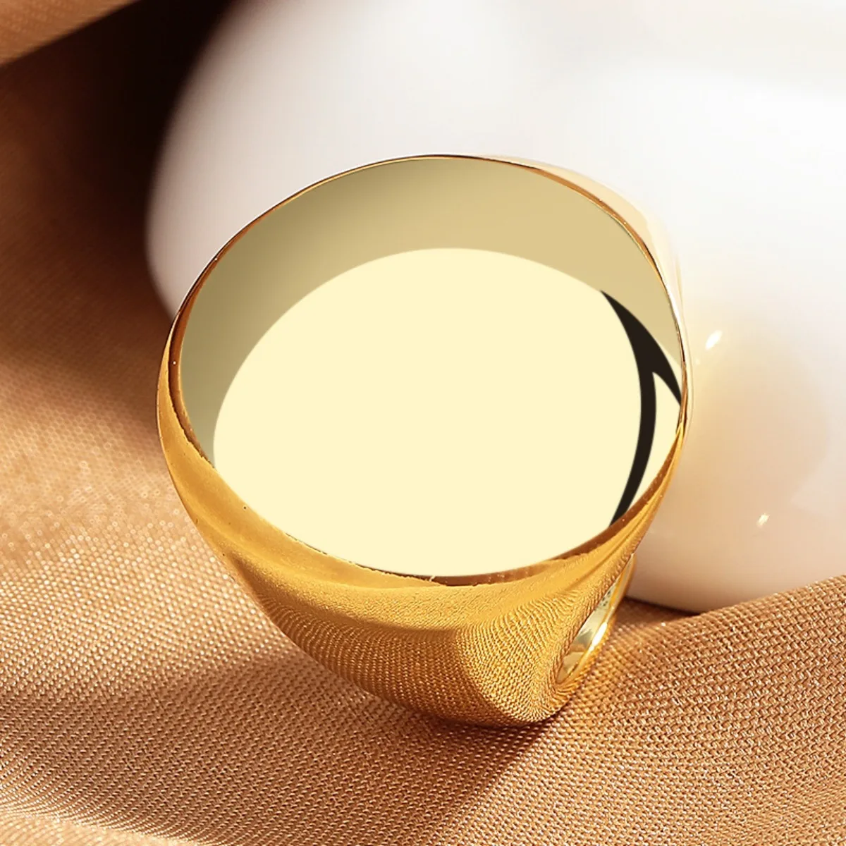 

Simple Exaggerated Oval Ring Female Elegant Large Index Finger Ring