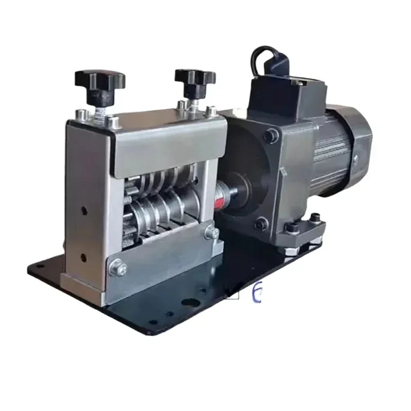 

Porous multi-knife electric high-efficiency and energy-saving peeling artifact