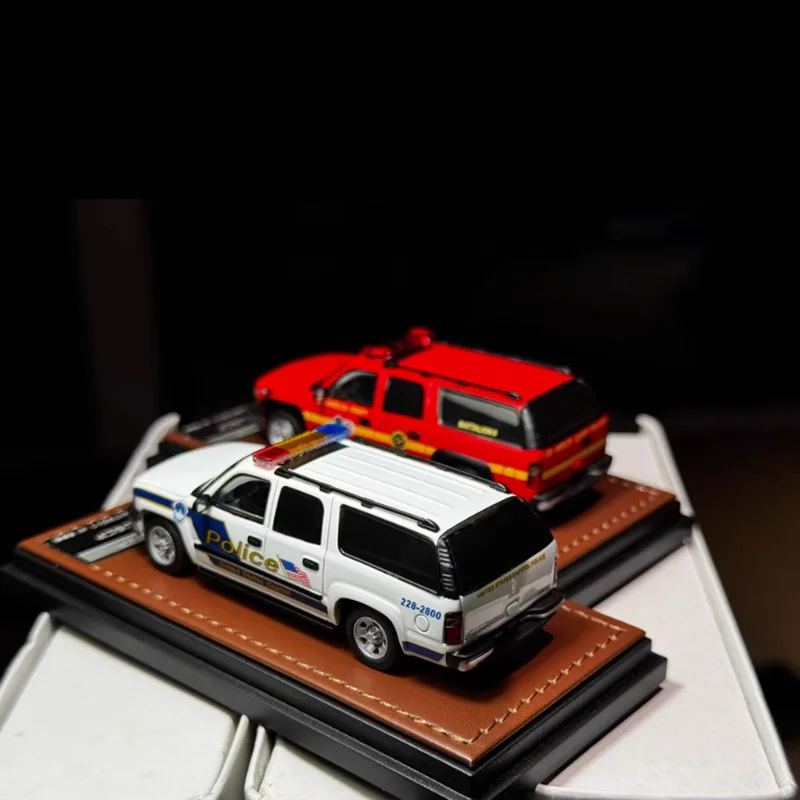 MK Diecast escala 1:64 motor de bomberos suburban/modelo de coche de simulación de aleación de policía niño coleccionable recuerdos exhibición de regalos de vacaciones