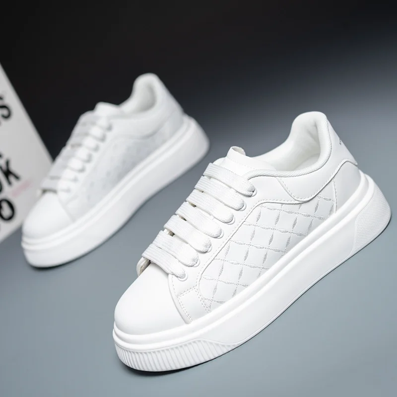 

New men's shoes spring and autumn flat-soled casual leather shoes sports shoes black and white men's thick-soled breathable