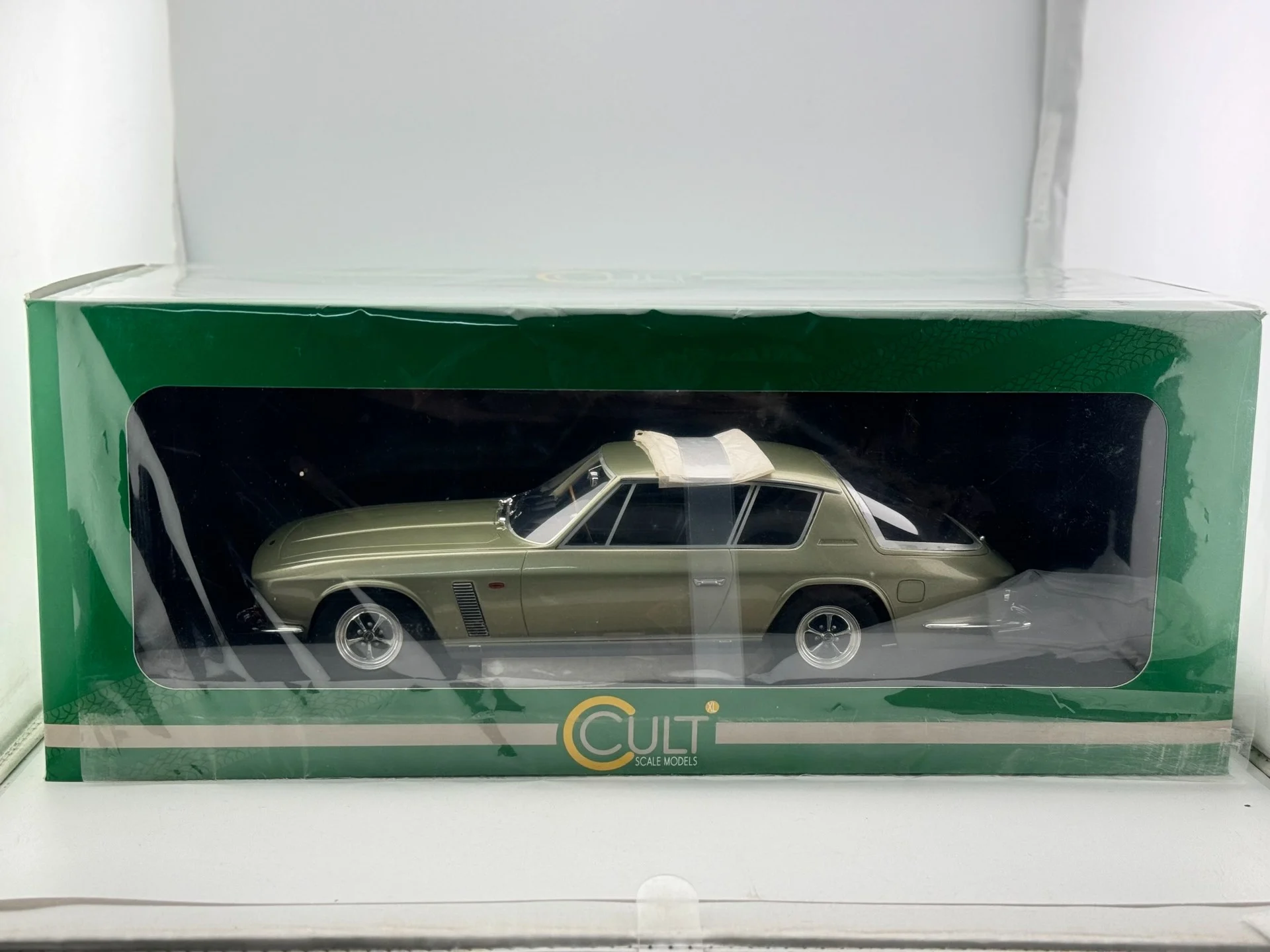 

Flaws CULT 1/18 Scale Silver Edge Car Model