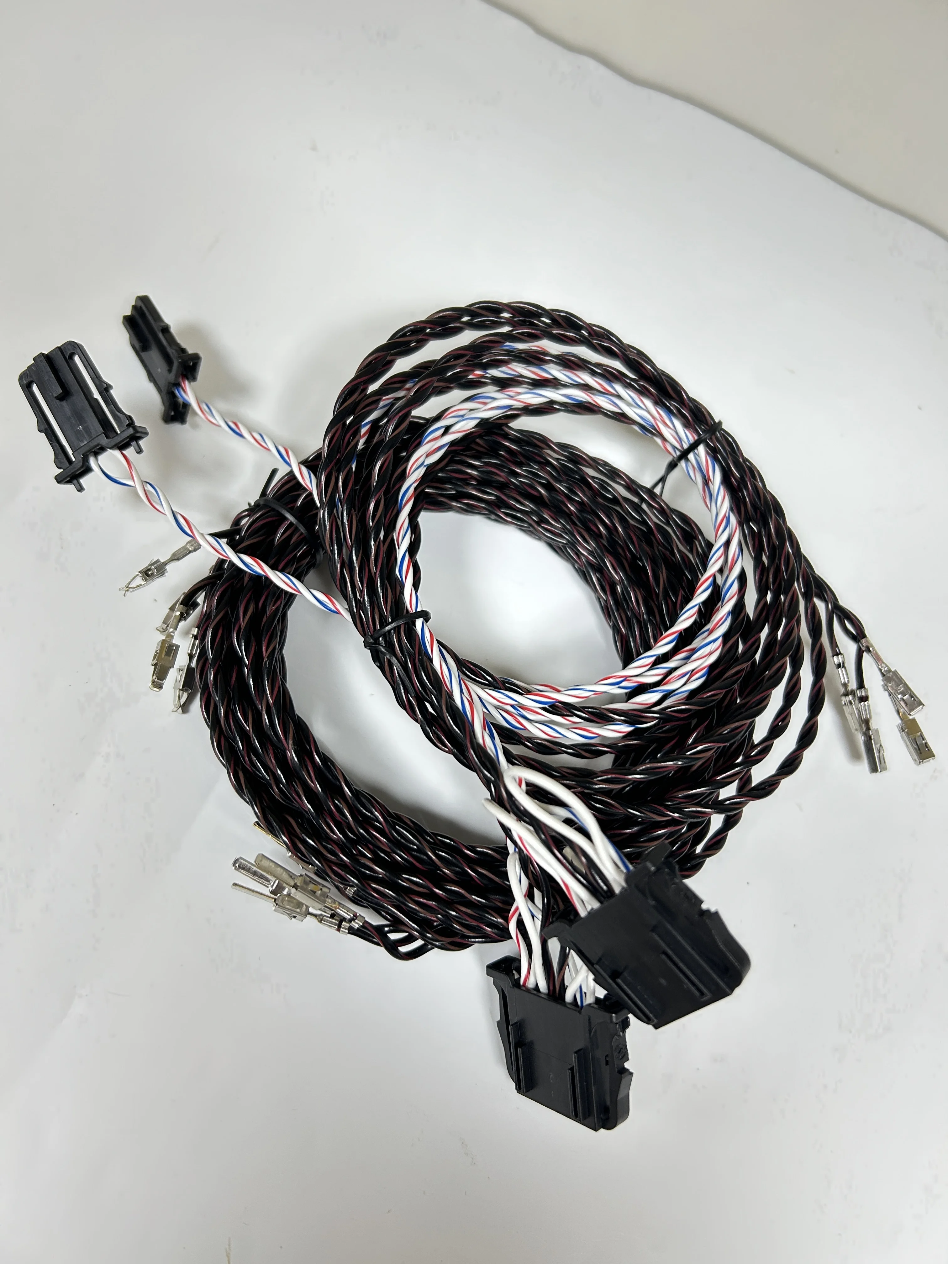 

Жгут проводов заднего динамика для Gol f 6 Gol f 7, с добавлением жгутов проводов высокой и низкой частоты.