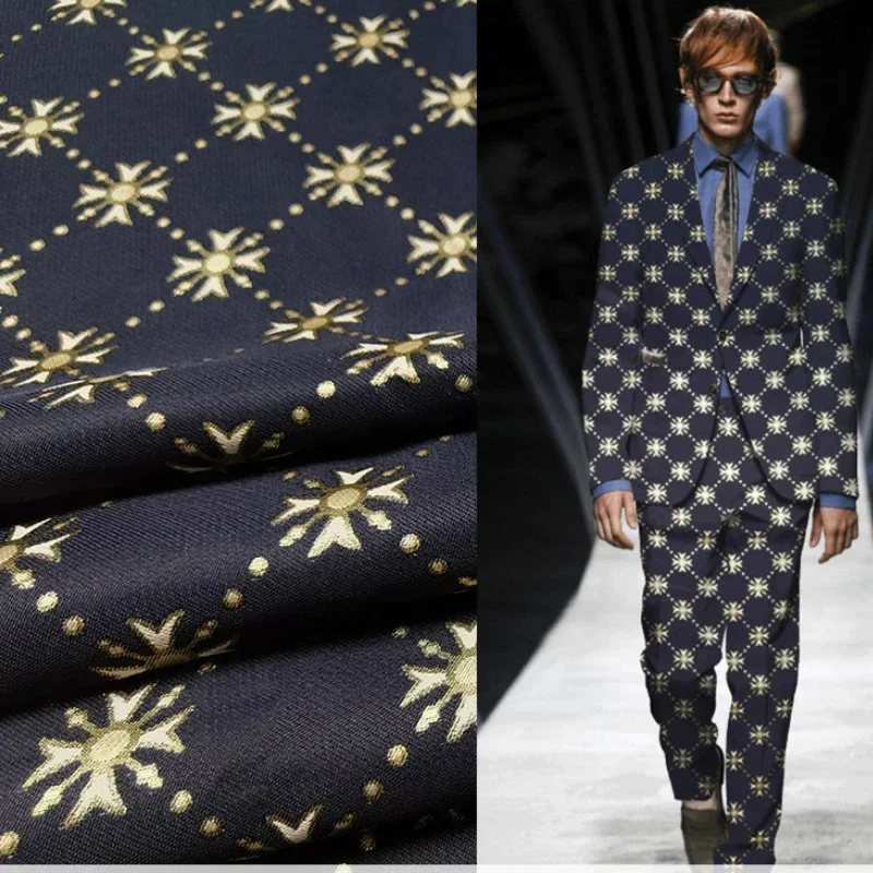 

Парчовая атласная ткань, высококачественный золотой шелковый жаккардовый костюм, жесткий ветровка, окрашенная в пряже ткань для шитья во дворе