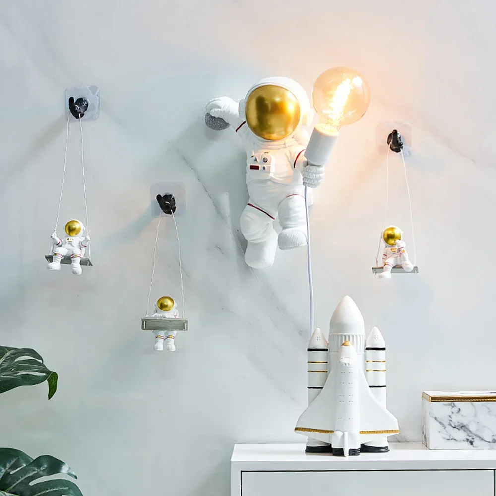 Classical Astronaut Statue Wall Decor Hang on the Wall Decor Refrigerator Office Home Living Room Decor Aesthetic Room Decor