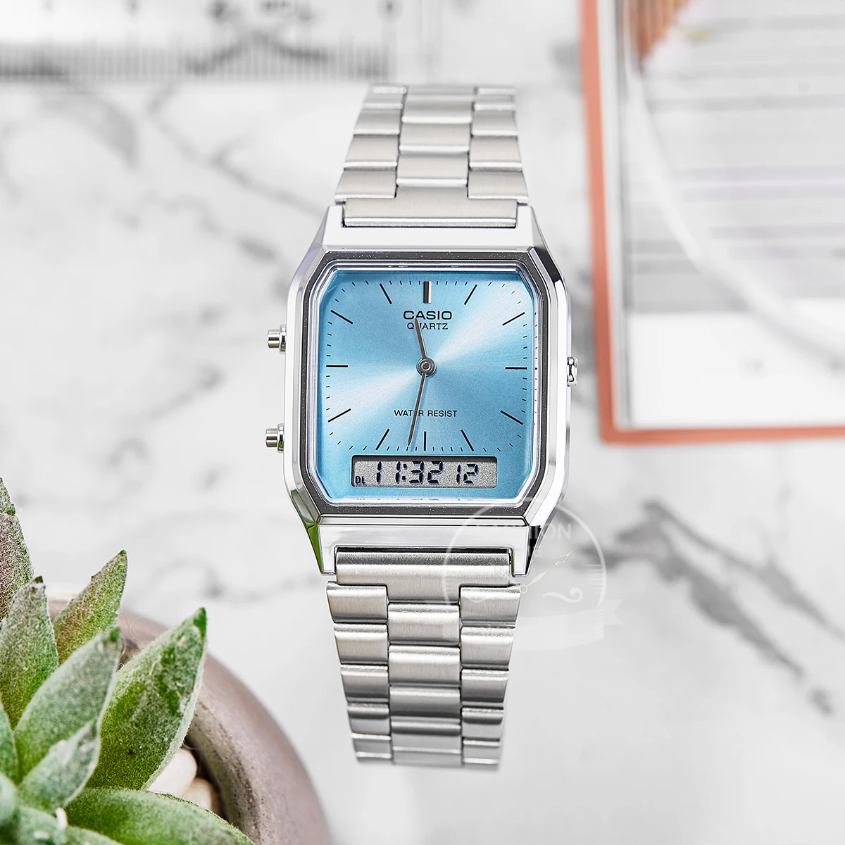 ساعة كاسيو للرجال شاشة عرض مزدوجة طراز ريترو تصميم شخصي حركة كوارتز مقاومة للماء AQ-230A-