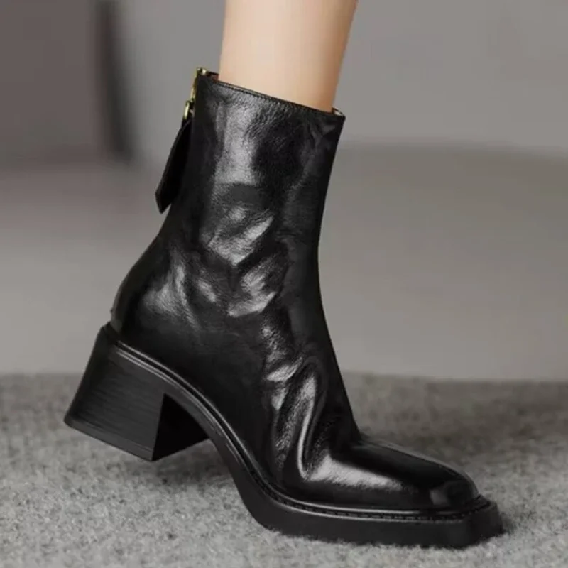 Zimowe/jesienne buty Chelsea oryginalne skórzane buty dla kobiet Retro rzeźbione buty okrągłe Toe botki buty damskie w stylu brytyjskim