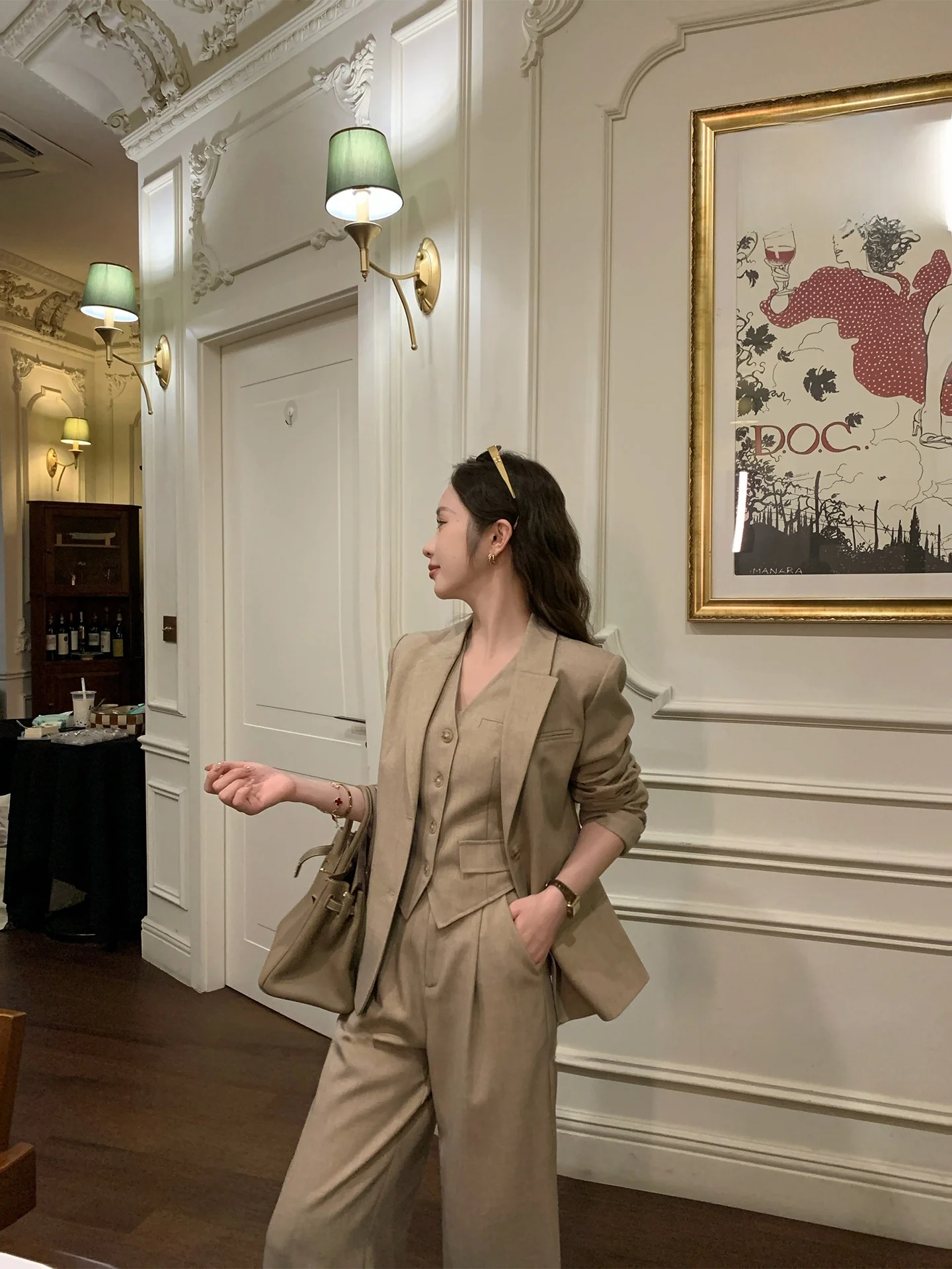 

Костюм-двойка цвета хаки для женщин, маленький размер, весенняя новинка, комплект из двух предметов: топ и брюки с высокой талией, для офиса, из смесового полиэстера