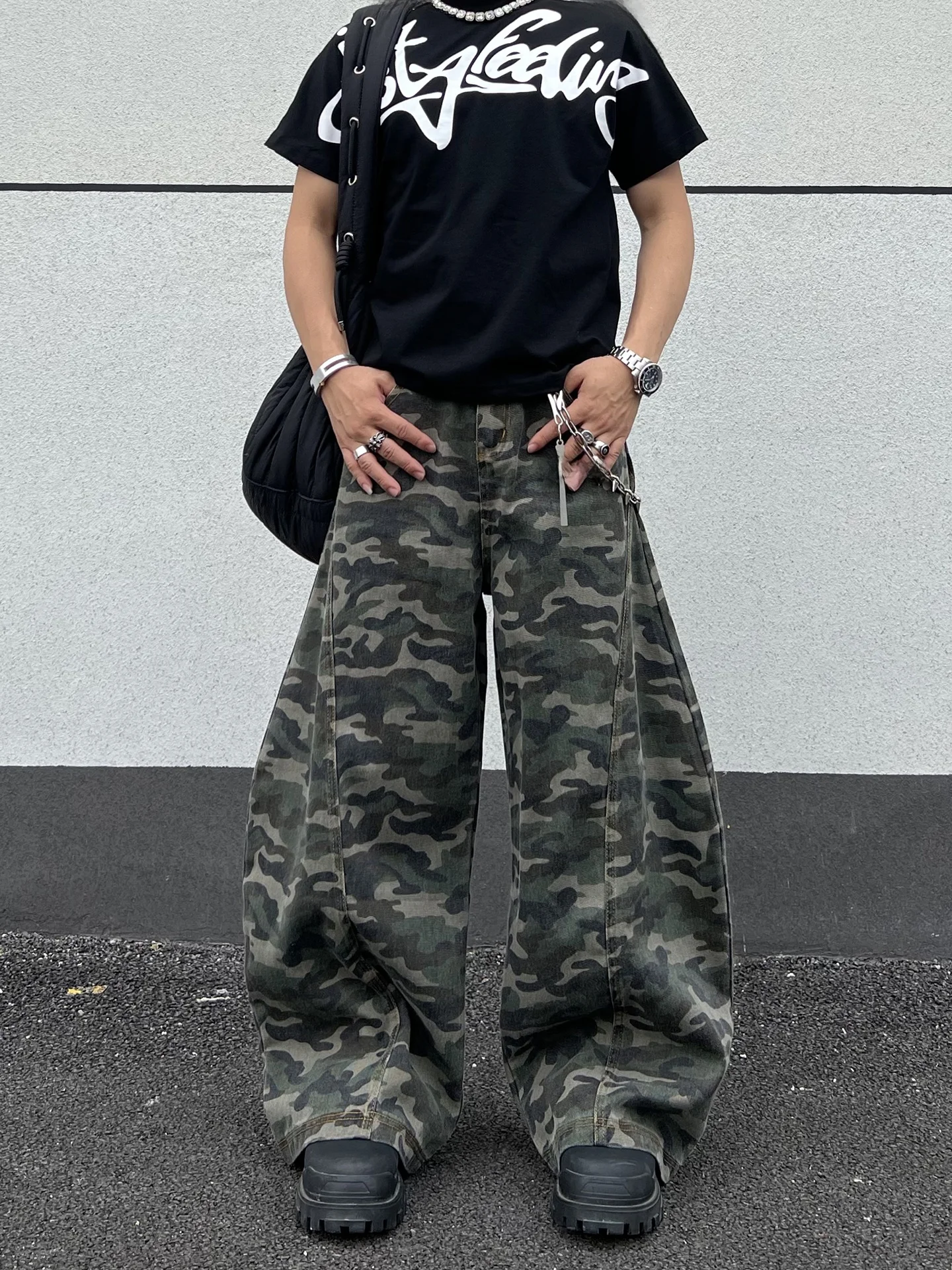 

Джинсы-клеш в американском стиле с камуфляжным принтом, свободный крой, винтажный повседневный дизайн, хлопковый деним, для мужчин и женщин