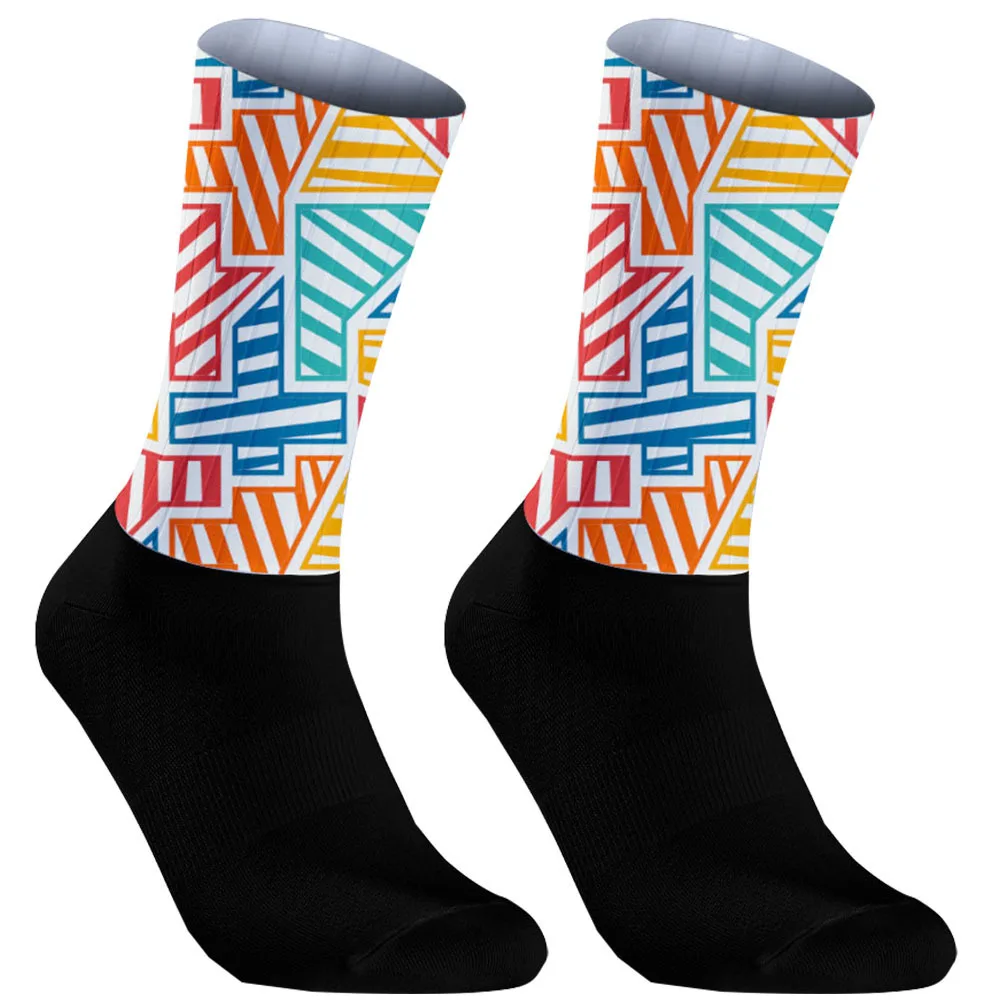 2025 I nuovi calzini da ciclismo antibatterici e resistenti agli odori sono traspiranti, che assorbono il sudore e freschi per molti giorni di ciclismo