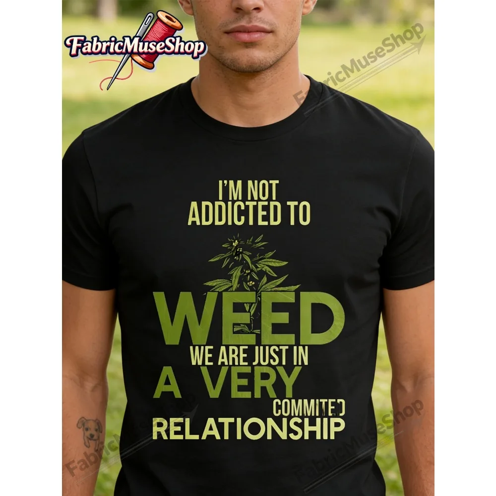 Camiseta gráfica divertida con temática de marihuana para hombre | Camiseta informal negra con cuello redondo y diseño de hojas verdes, ligera, corte regular, cuello redondo, manga corta, tela ligeramente elástica, estampado por transferencia térmica, perfecta para fines de semana informales y uso diario.